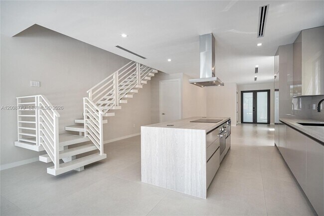 Foto del edificio - 1241 SW 23rd St