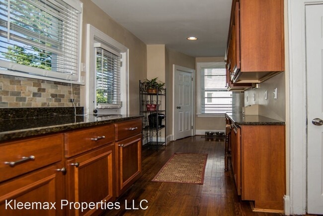 Building Photo - 3 br, 1 bath House - 2805 Linwood