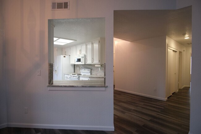 Foto del edificio - Stunning 3-Bedroom 2-bathrooom in the vibrant city of Modesto