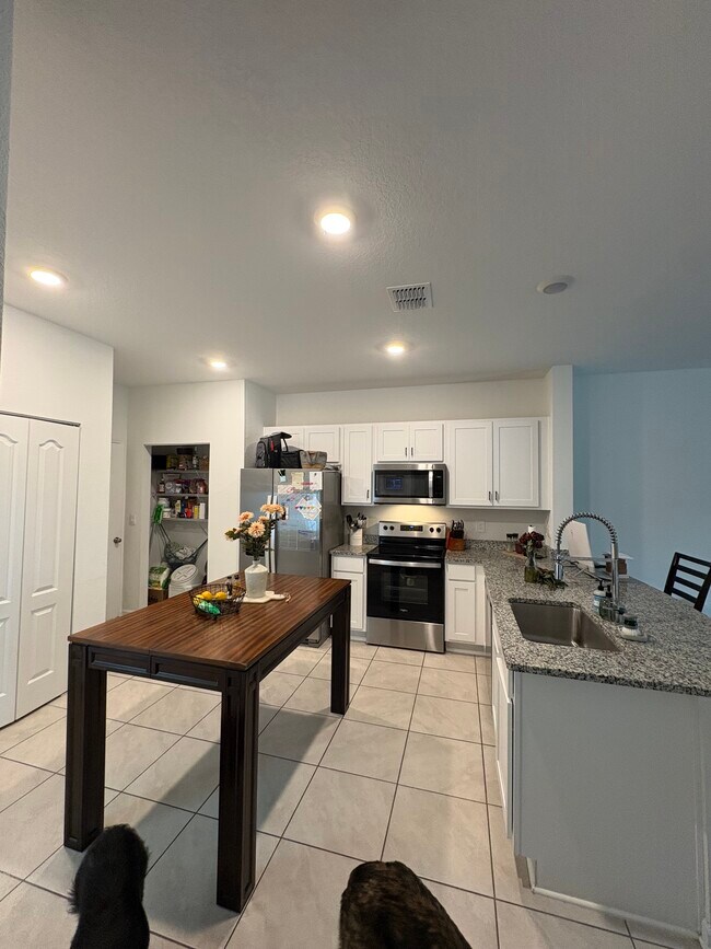 Foto del edificio - 49 Tidal Beach Ave