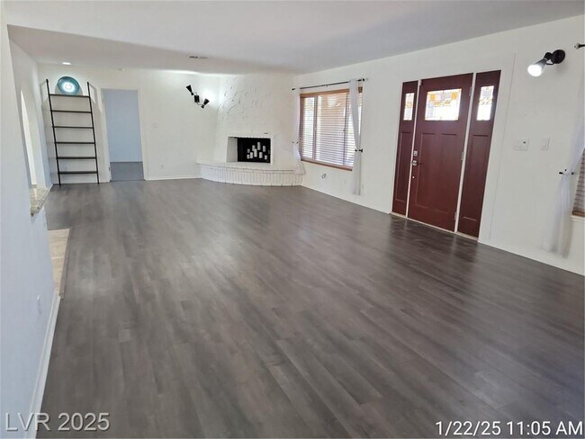 Building Photo - RANCH HOME WITH POOL & RV PARKING--NO HOA!!