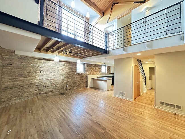 Foto del edificio - 923 W Irving Park Rd