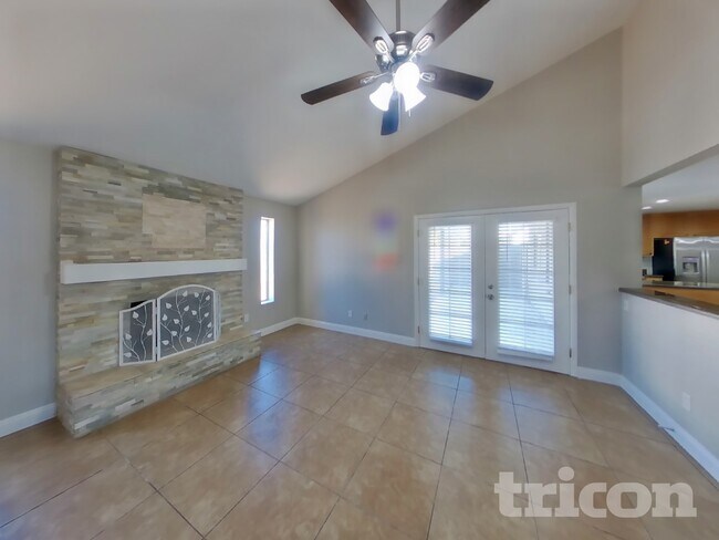 Foto del edificio - 9026 N 64th Dr