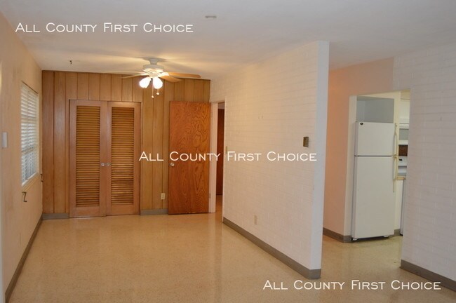 Building Photo - 2386 Granada Cir W