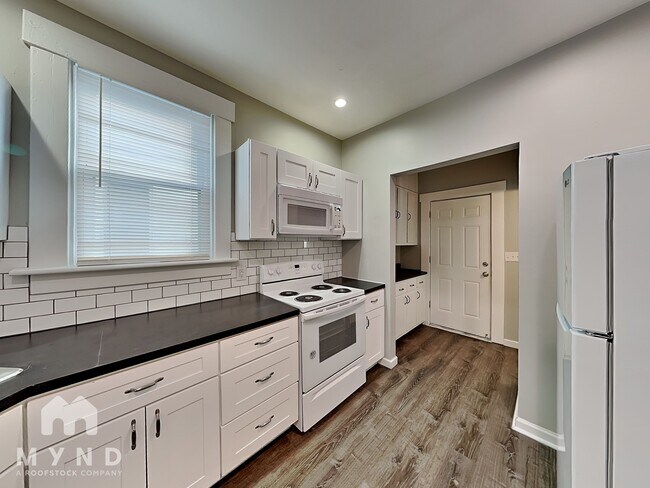 Foto del edificio - 153 N Oakley Ave