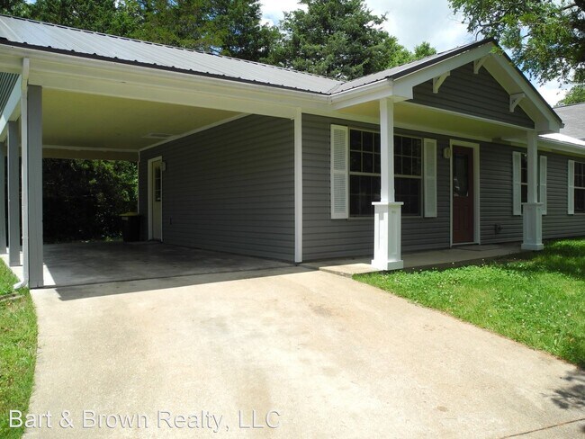 Building Photo - 3 br, 1 bath House - 160 Eric Dr.