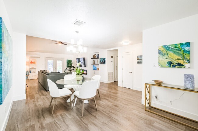 Foto del edificio - 6102 Lymbar Dr