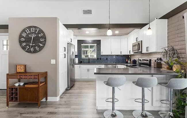 Building Photo - 22400 Canyon Club Dr