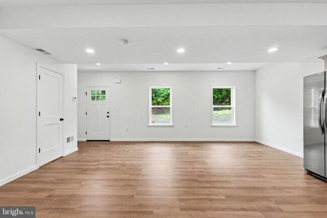 Foto del edificio - 476 Gravel Hill Rd