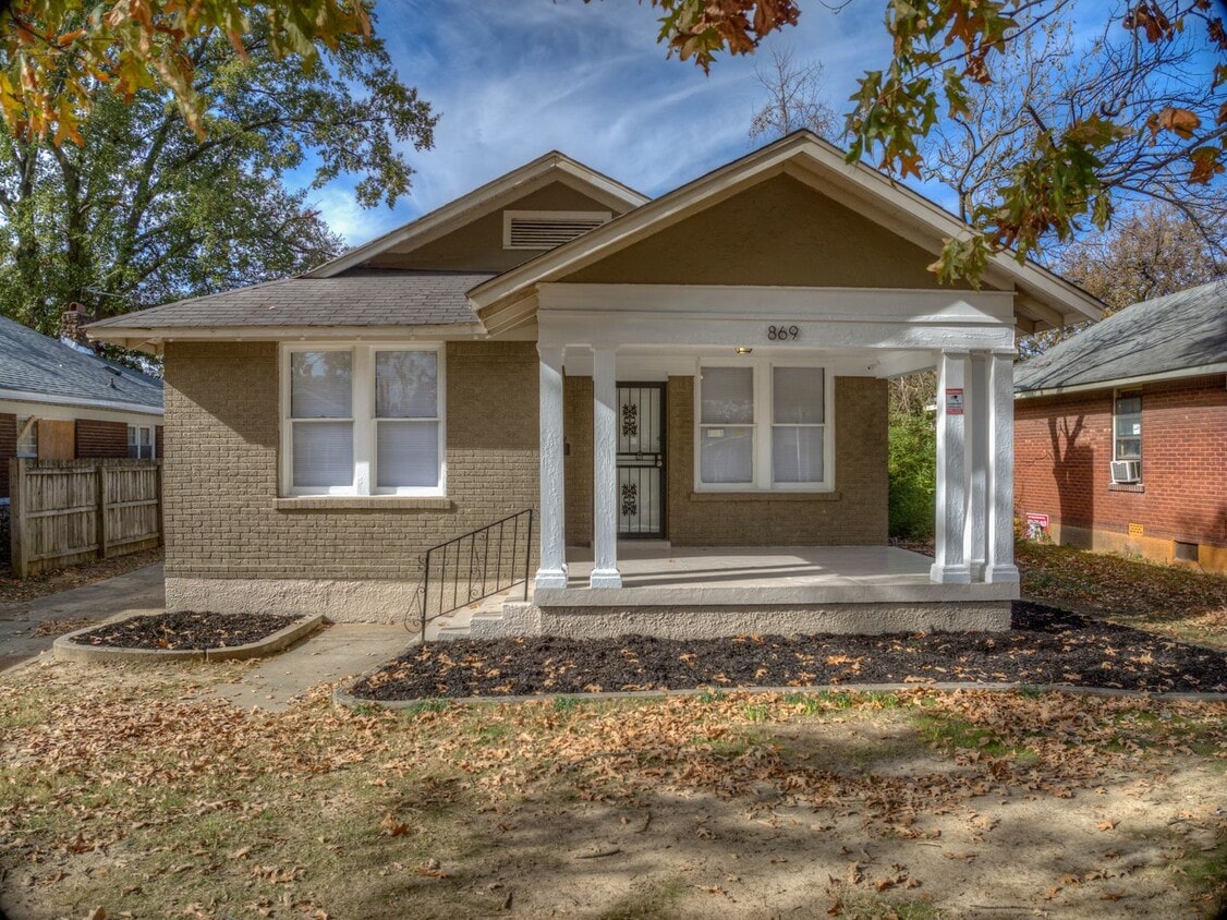 Primary Photo - Beautifully renovated, open concept 3/2!