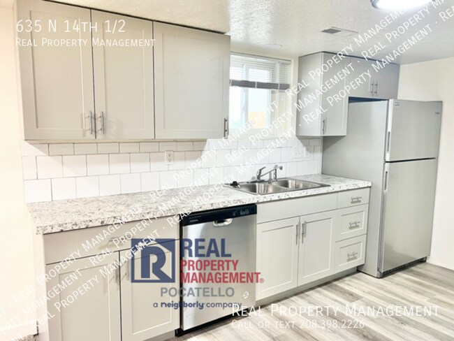 Building Photo - MOVE - IN SPECIAL - 2 Bedroom Basement Apa...