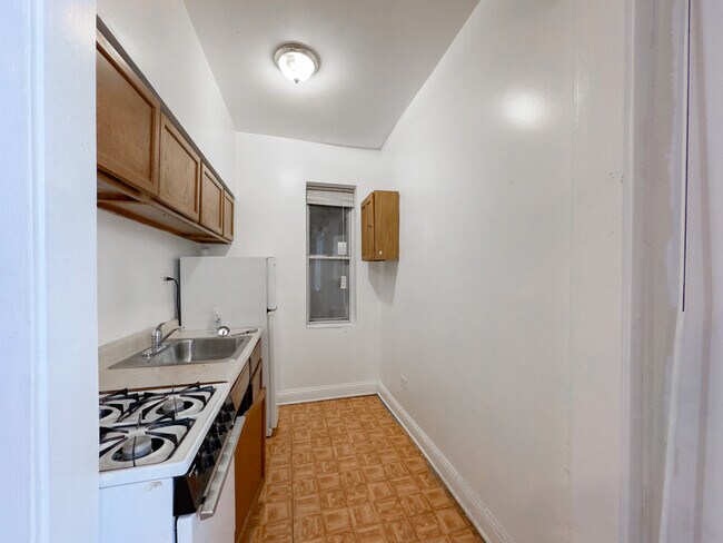 Foto del edificio - 2405 W Wilson Ave