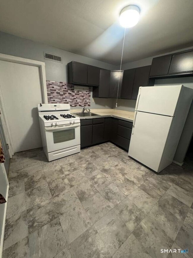 Building Photo - 33 Cannon Rd