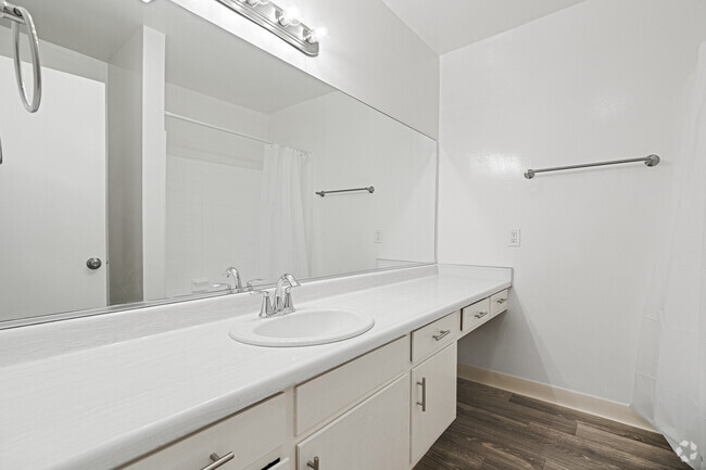 2 habitaciones, 2 baños - 111 m² - Baño - Regency Gardens