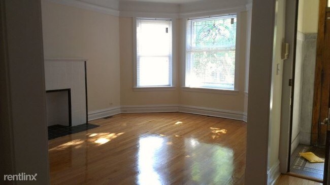 Foto del edificio - 3155 N Pine Grove Ave