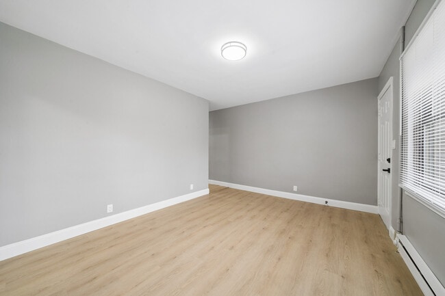 Building Photo - Brentwood Apartments