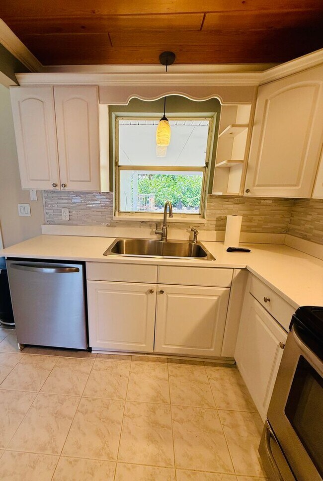 Building Photo - 3/2/1 Rocky Point Home w/Fenced Backyard &...