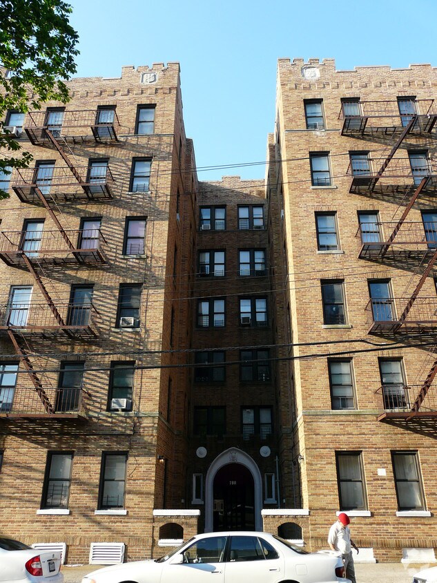 Foto del edificio - 788 Arnow Ave