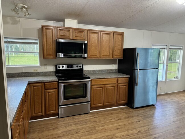 Foto del edificio - 35643 Clinton Ave