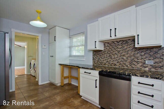 Building Photo - 3 br, 1.5 bath House - 2690 S. Monroe Street