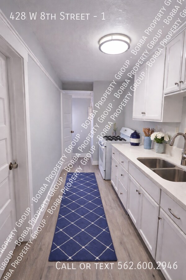 Foto del edificio - 428 W 8th St