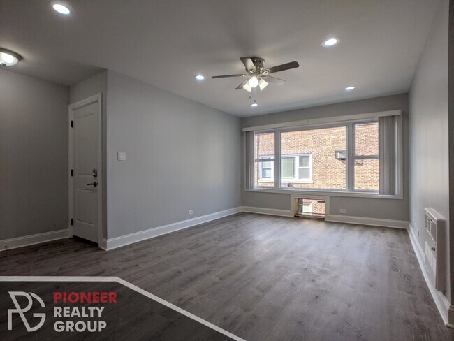 Foto del edificio - 7630 N Eastlake Ter