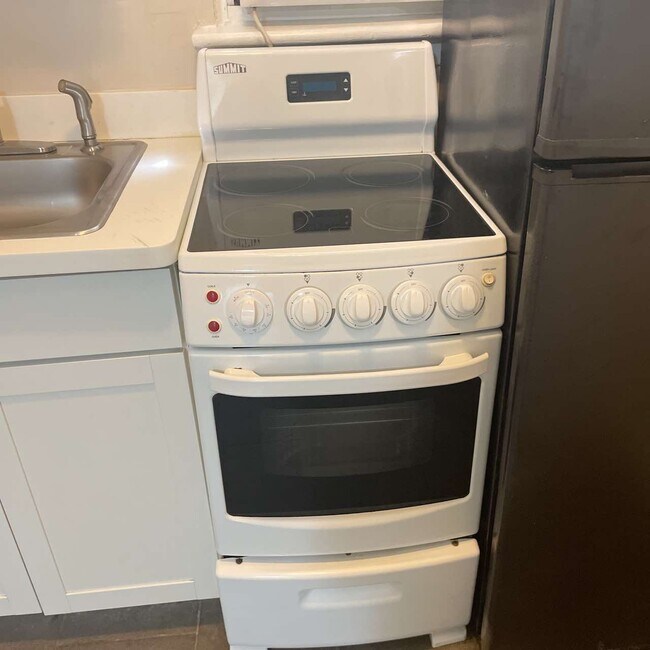 Building Photo - 603 Raleigh Ave