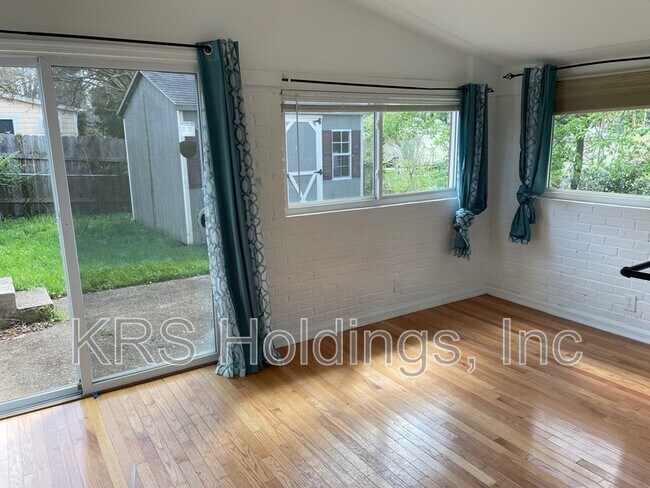 Foto del edificio - 3391 Bristol Ct