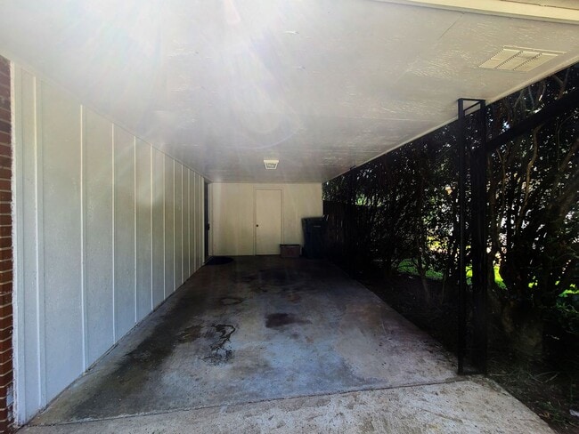 Building Photo - Rent Ready! National Hills Ranch Move in R...