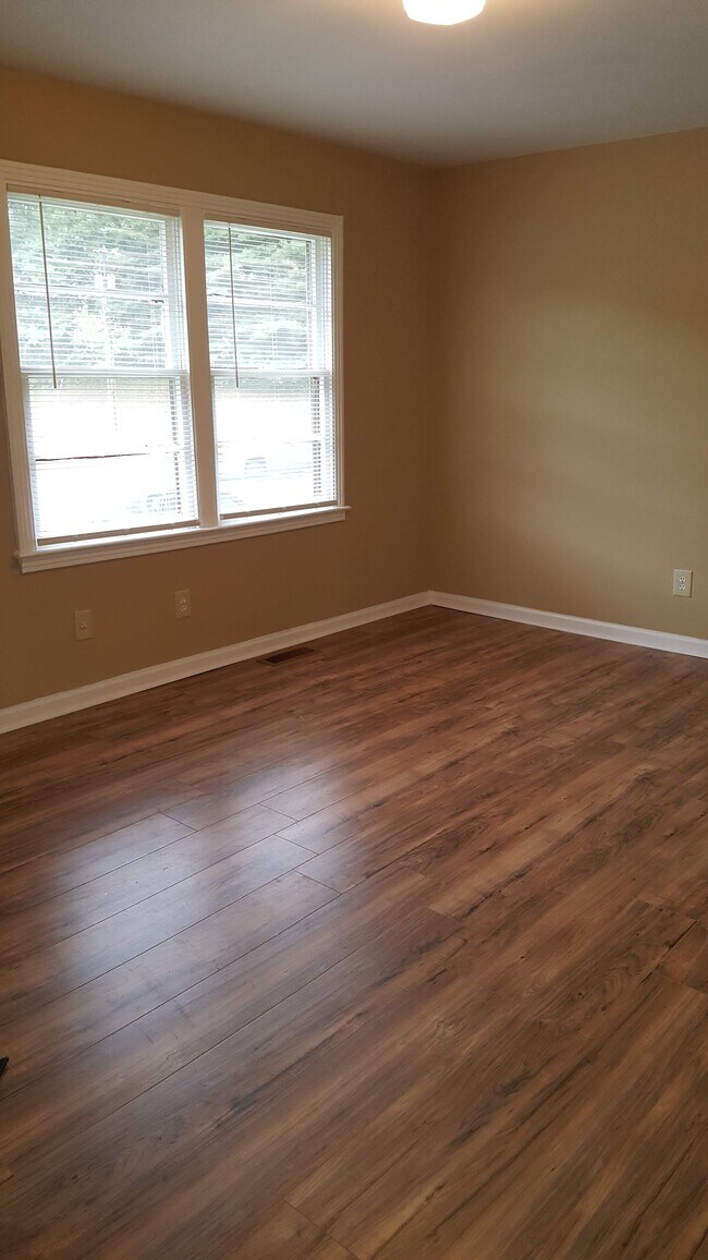 Family Room - 511 Johnson St