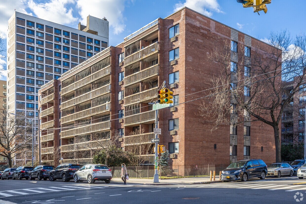 Primary Photo - 137-77 Kissena Blvd