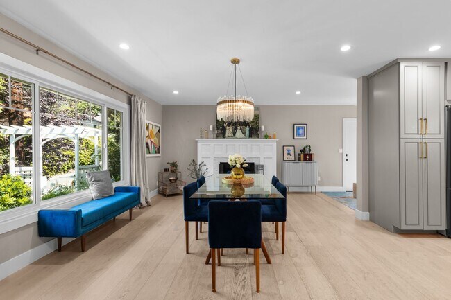 Building Photo - 3286 Mandeville Canyon Rd