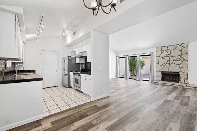 Building Photo - 72730 Sage Ct