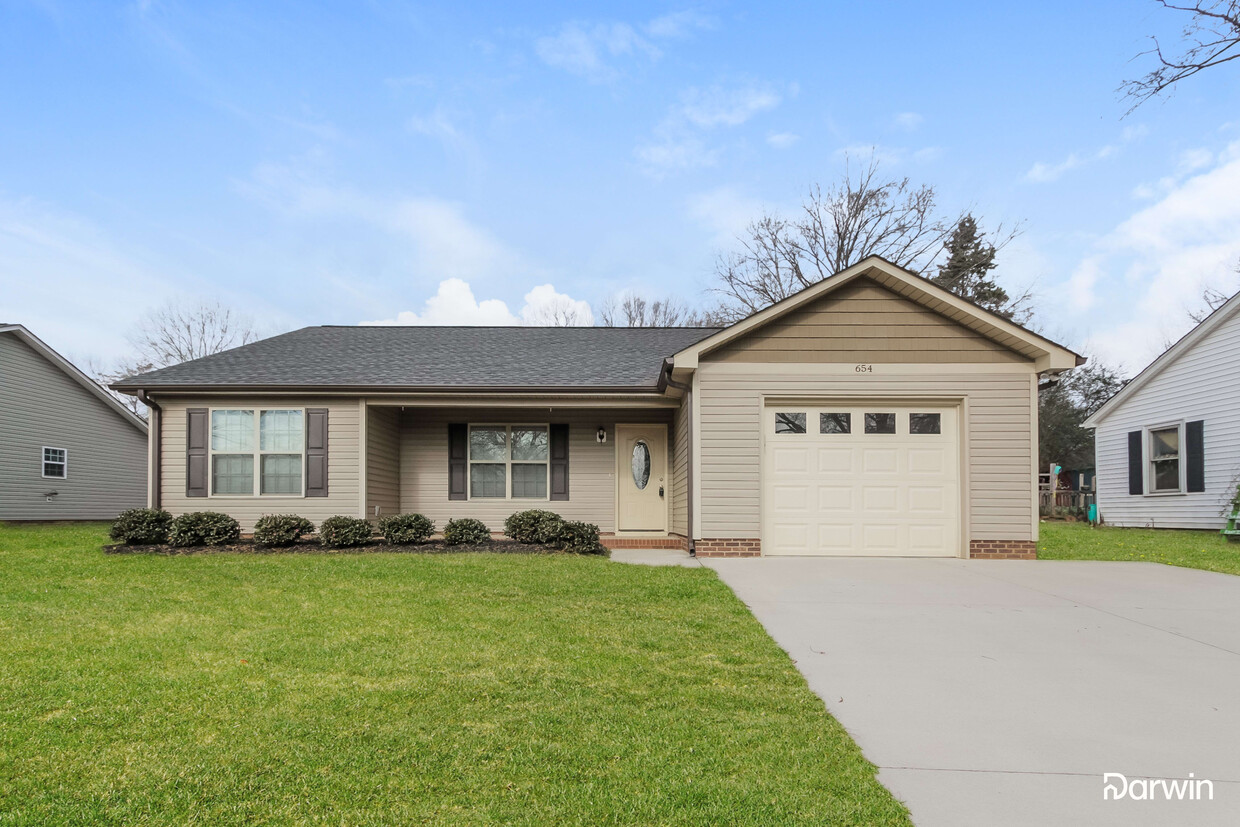 Primary Photo - 654 Wilshire Avenue SW, Concord, NC 28027