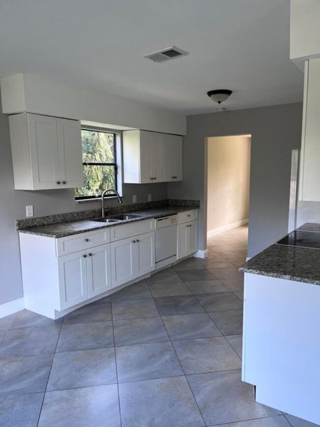 Photo - 8760 Lyndall Ln House