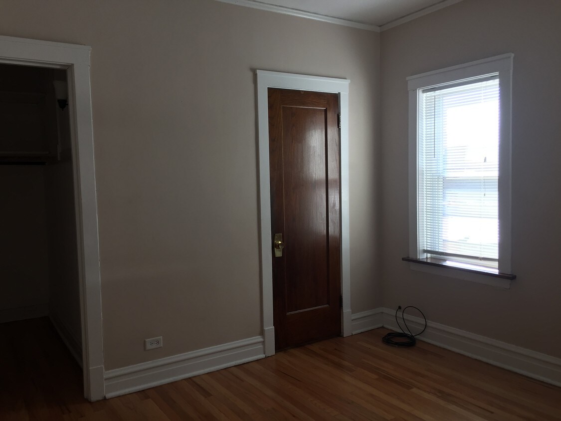 Building Photo - 3927 W Addison St