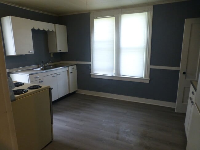 Building Photo - 5 Riverview Pl