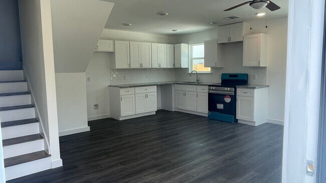 Building Photo - 9746 Garcroft St