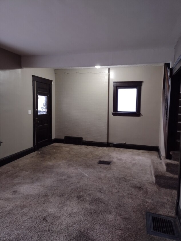 Living room - 1618 Holyrood Rd