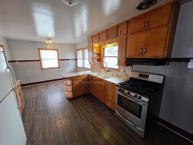 Building Photo - COZY 2 BR HOME NEAR CAMPUS WITH FINISHED B...