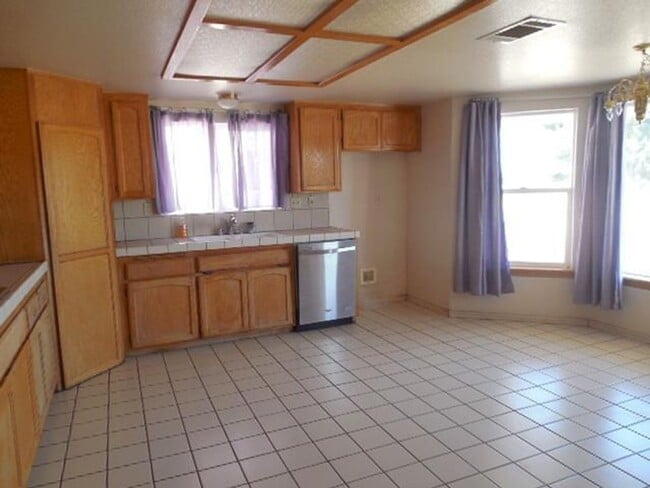 Foto del edificio - 27401 Lakeview Dr