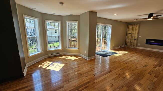Building Photo - 7150 Robinwood Dr