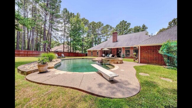 Building Photo - 17983 Oak Forest Dr