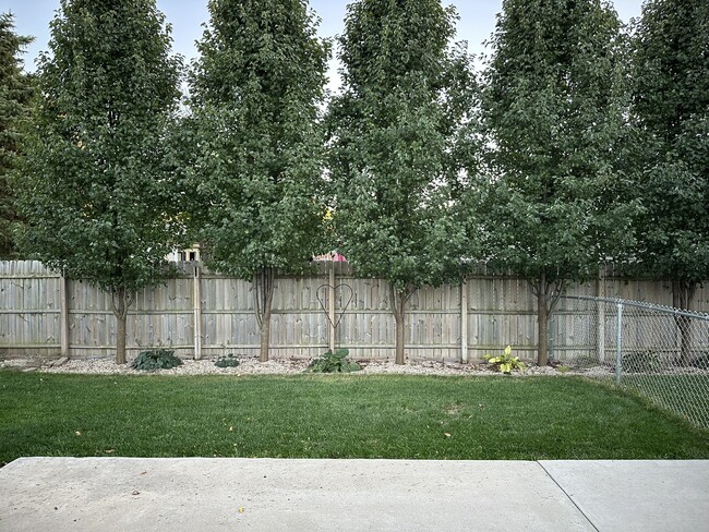 Building Photo - 1621 Southridge Dr