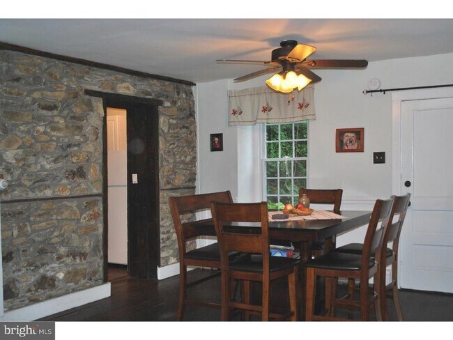 Building Photo - 890 Bondsville Rd