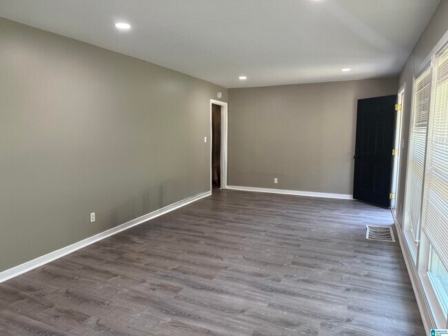 Building Photo - 907 77th Way S