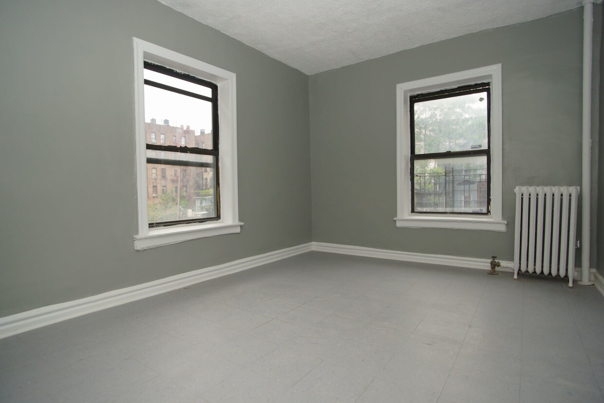Primary Photo - 2180 Tiebout Ave