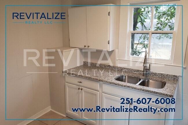Building Photo - Completely Renovated 3 Bedroom 2 Bathroom ...