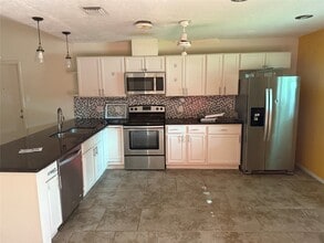 Building Photo - 7107 Briarfield Dr