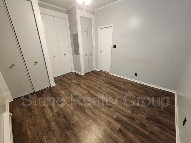 Building Photo - 427 3rd Ave